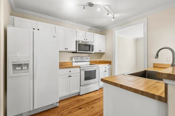 $2,800 | 1124 5th Avenue, Charleston, SC 29407