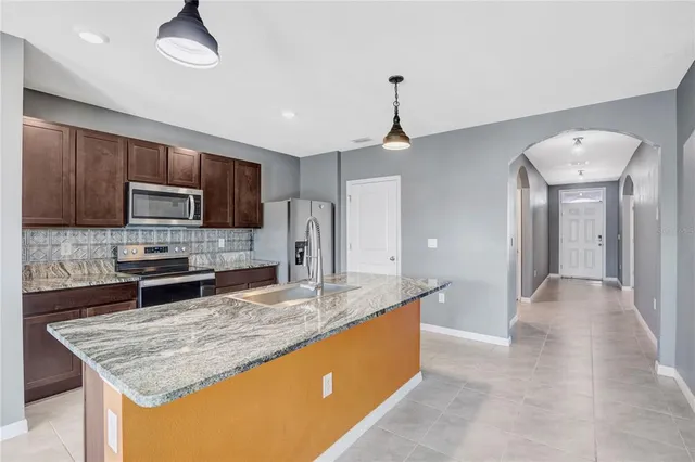 $2,400 | 33318 Hamilton Hl Lane, Wesley Chapel, FL 33545