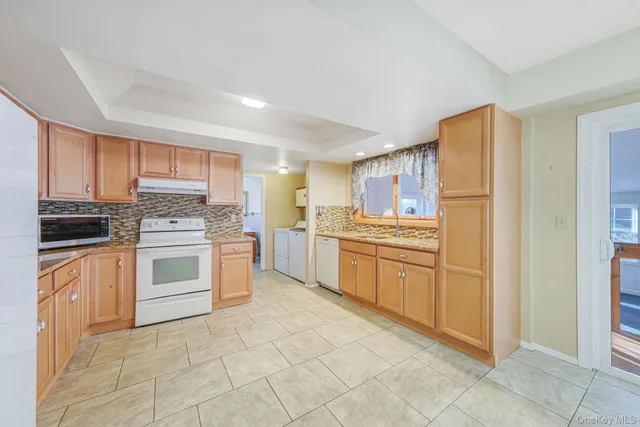 $599,999 | 139 Tarpon Avenue, Medford, NY 11763