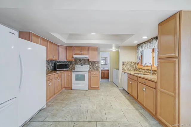 $599,999 | 139 Tarpon Avenue, Medford, NY 11763