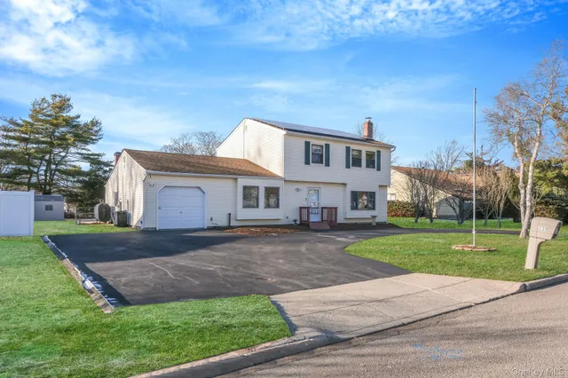 $599,999 | 139 Tarpon Avenue, Medford, NY 11763