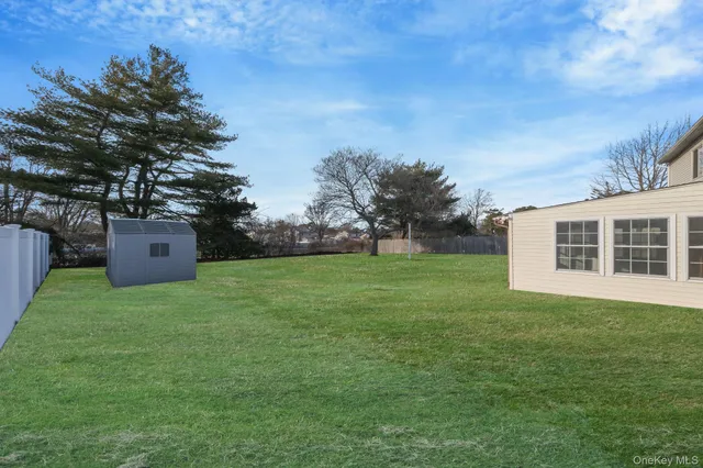 $599,999 | 139 Tarpon Avenue, Medford, NY 11763