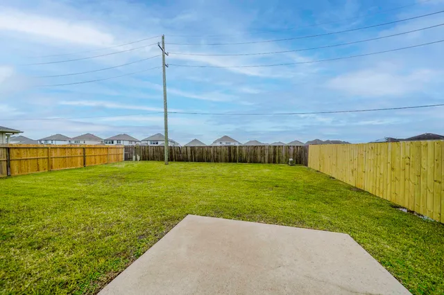 $2,250 | 121 Rodeo Drive, Manvel, TX 77578