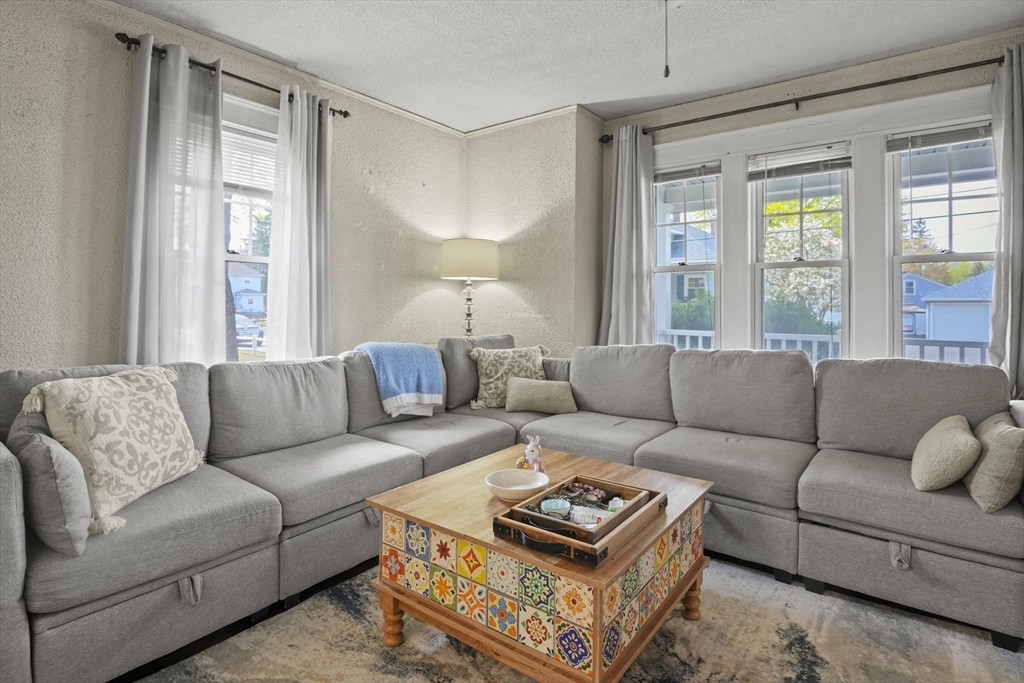 23 Gleason Road Shrewsbury, MA 01545 - Photo 8 of 25 Gallery Image 8
