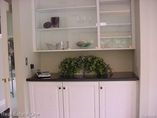 1487 Highpoint Drive Rochester, MI 48306 - Photo 15 of 24 Custom Kit Cabinets
