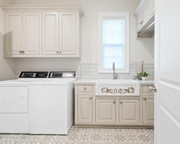 $1,450,000 | 402 Rutherford Court, Lafayette, LA 70503