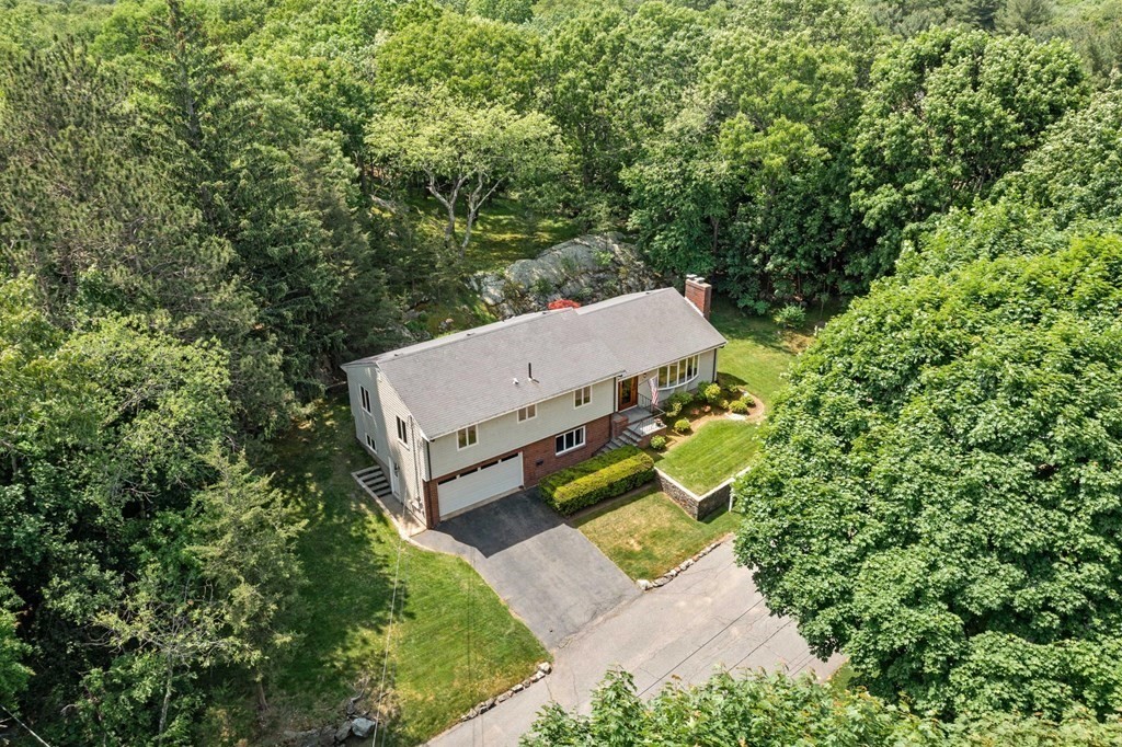 27 Surrey Road Salem, MA 01970 - Photo 1 of 38