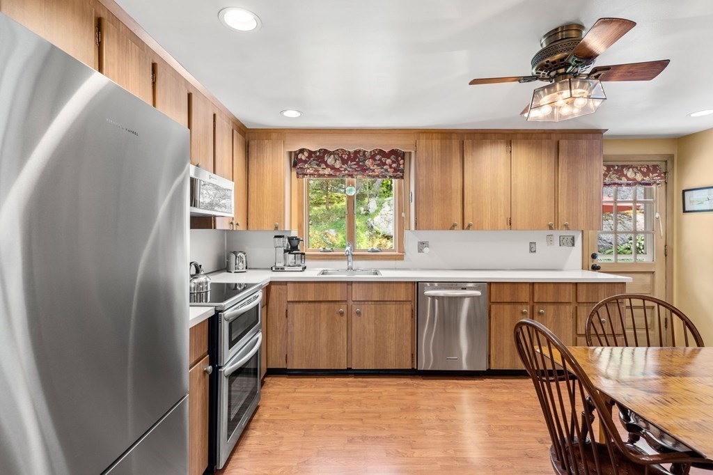 27 Surrey Road Salem, MA 01970 - Photo 14 of 38