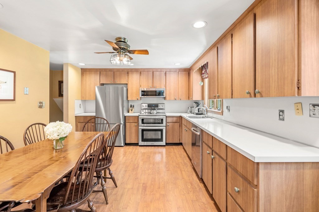 27 Surrey Road Salem, MA 01970 - Photo 16 of 38