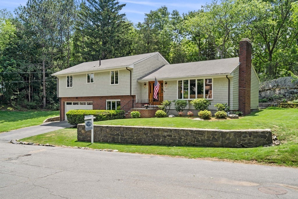27 Surrey Road Salem, MA 01970 - Photo 2 of 38