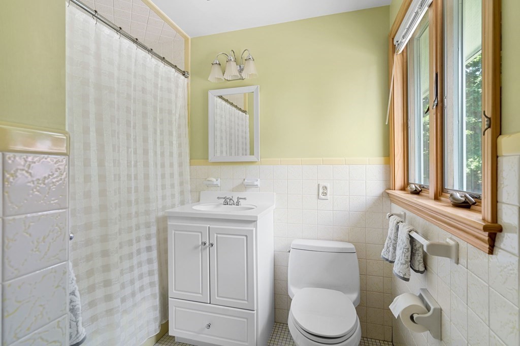 27 Surrey Road Salem, MA 01970 - Photo 25 of 38