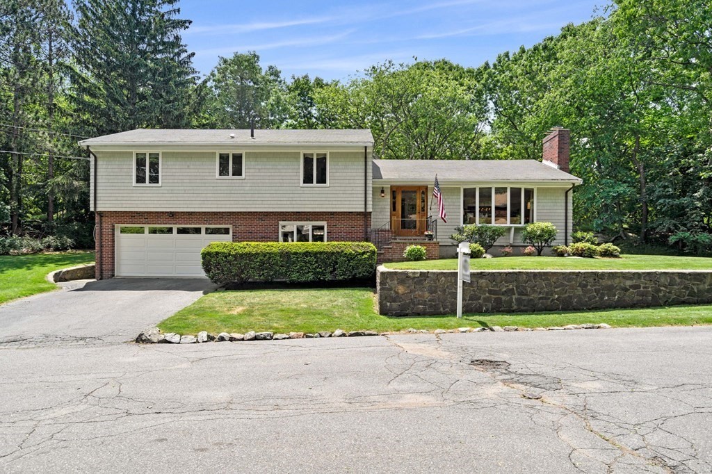 27 Surrey Road Salem, MA 01970 - Photo 3 of 38