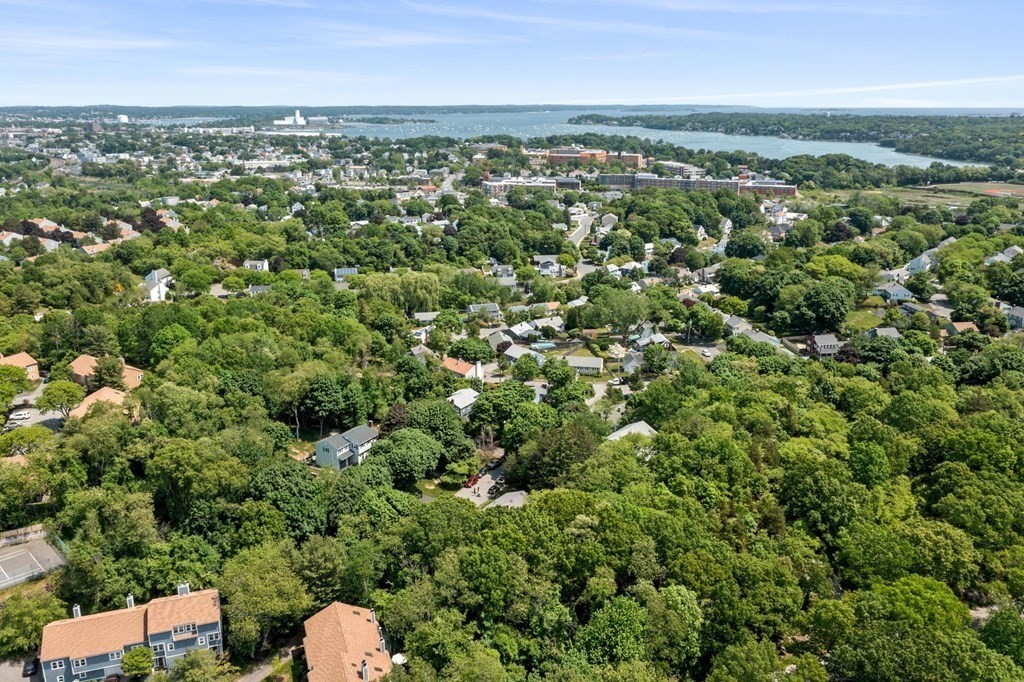 27 Surrey Road Salem, MA 01970 - Photo 4 of 38