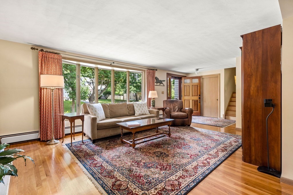 27 Surrey Road Salem, MA 01970 - Photo 8 of 38