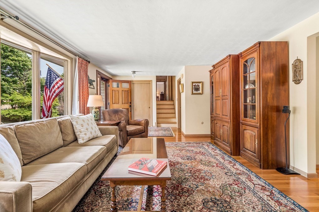 27 Surrey Road Salem, MA 01970 - Photo 10 of 38