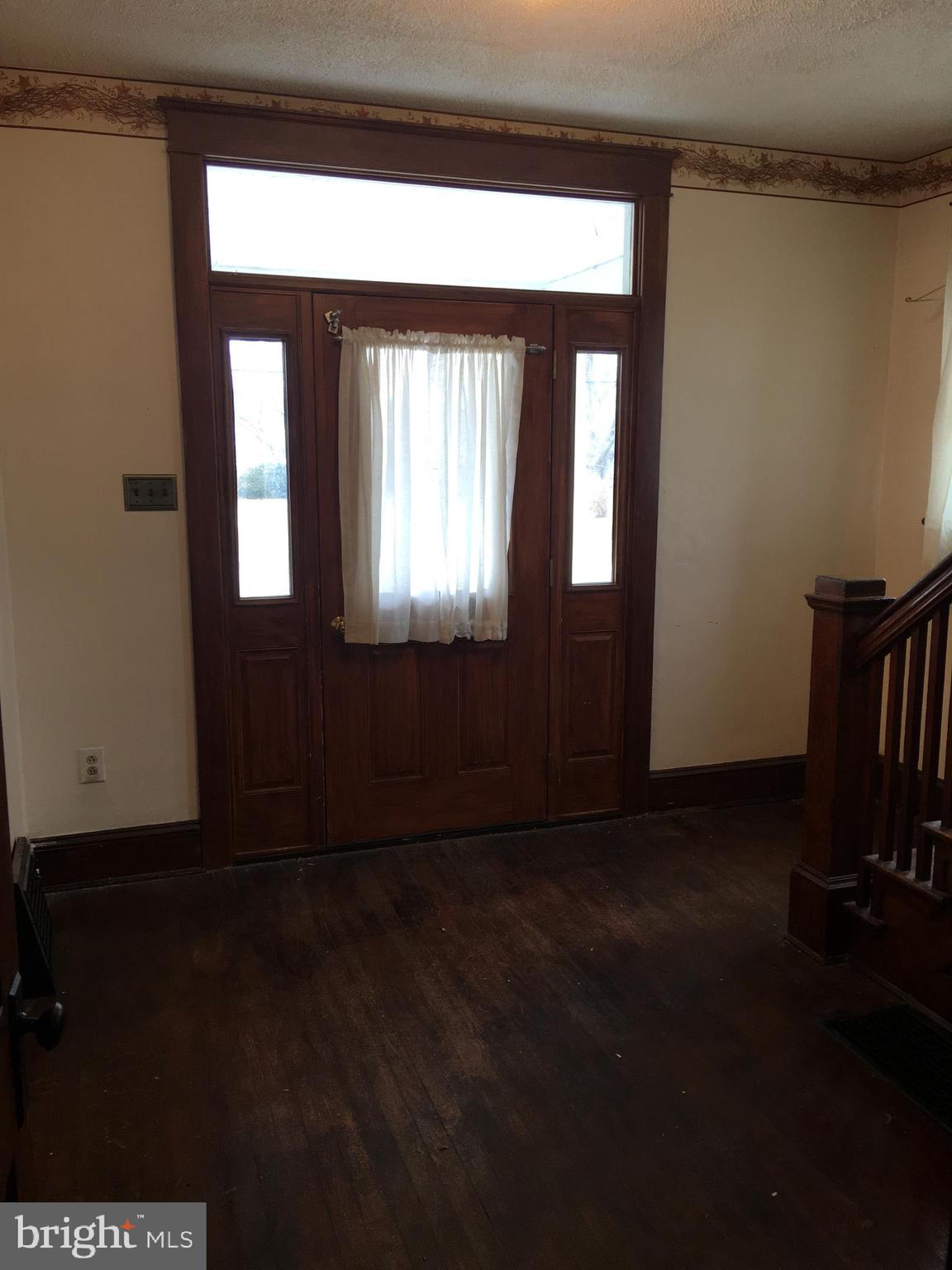 5785 Hanover Road Hanover, PA 17331 - Photo 22 of 47 Large foyer