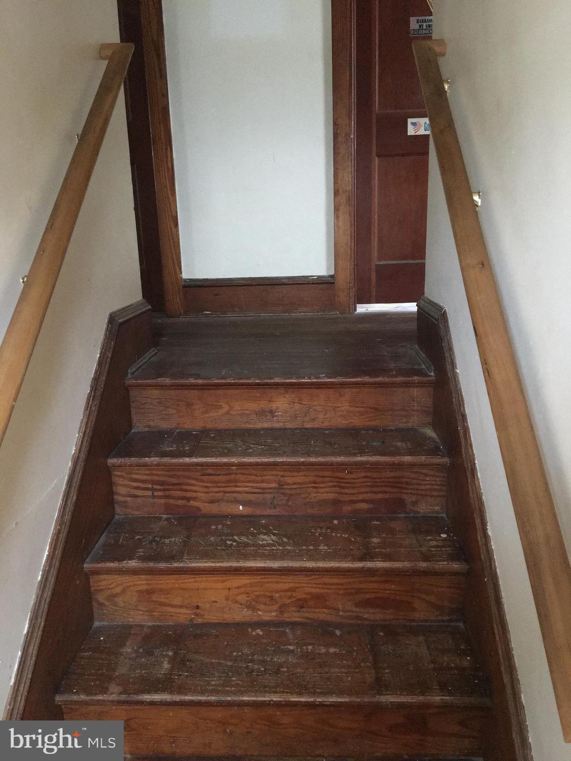 5785 Hanover Road Hanover, PA 17331 - Photo 25 of 47 2nd set of stairway
