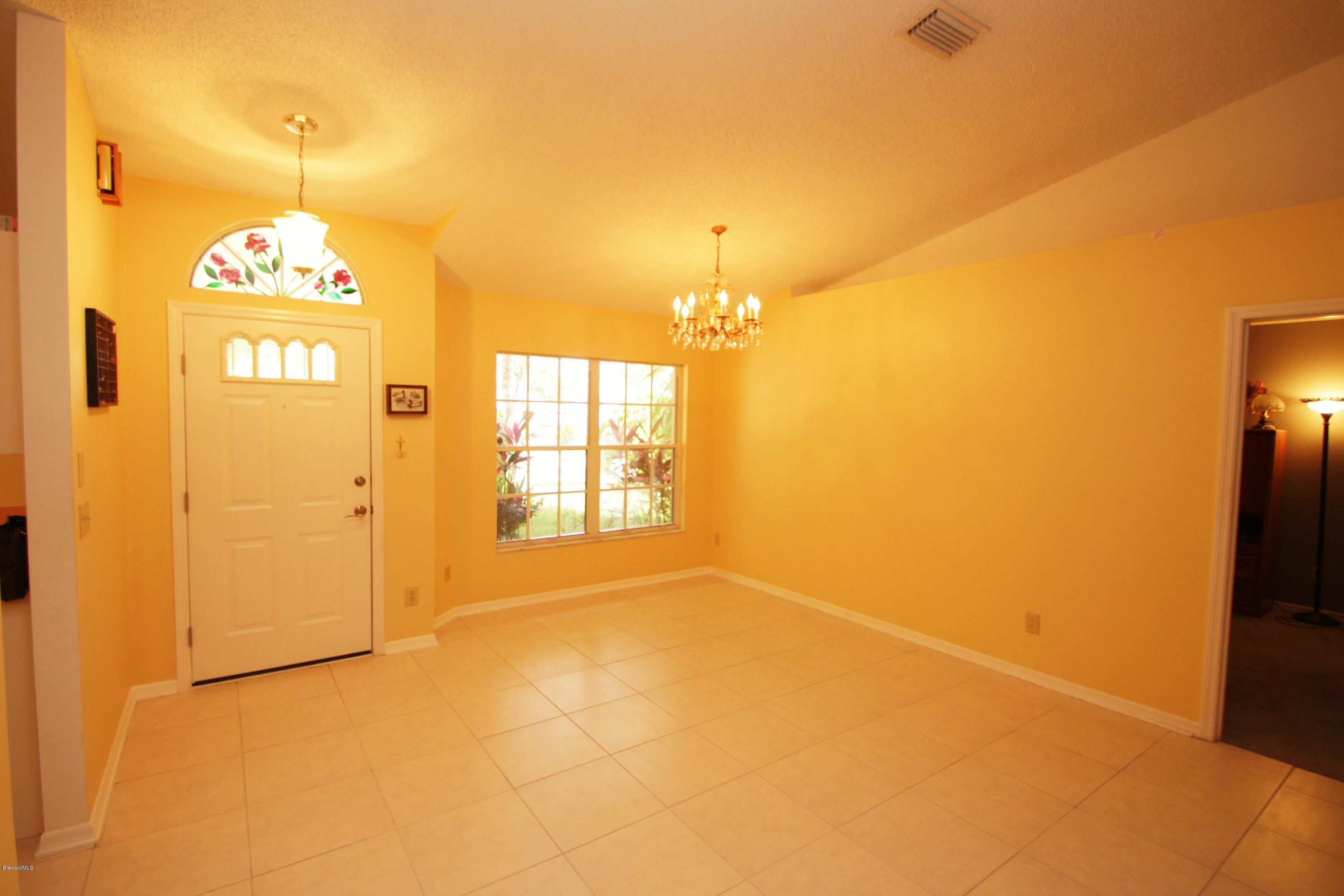 2026 Blue Ridge Avenue Melbourne, FL 32935 - Photo 3 of 24 Living Room