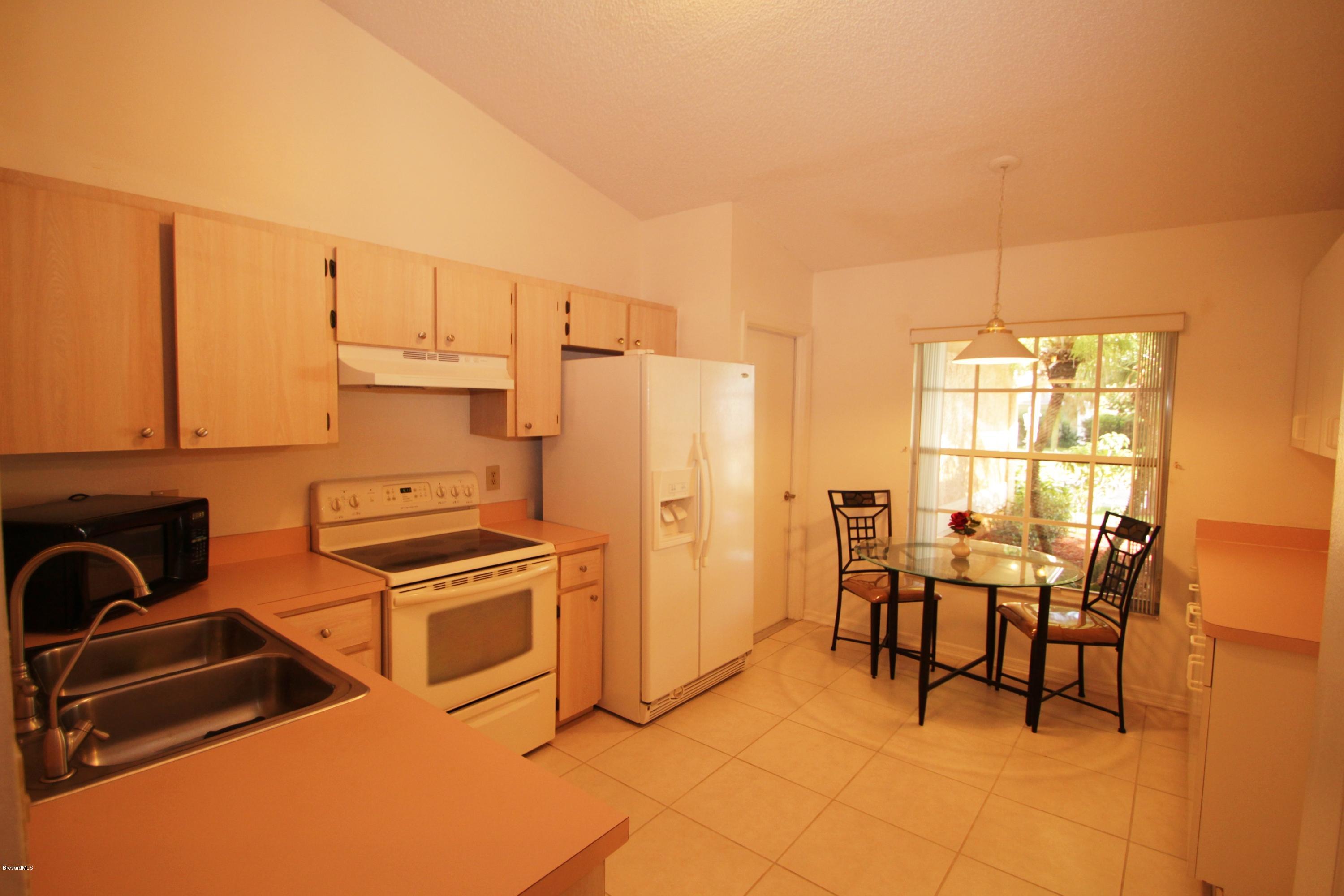 2026 Blue Ridge Avenue Melbourne, FL 32935 - Photo 7 of 24 Kitchen