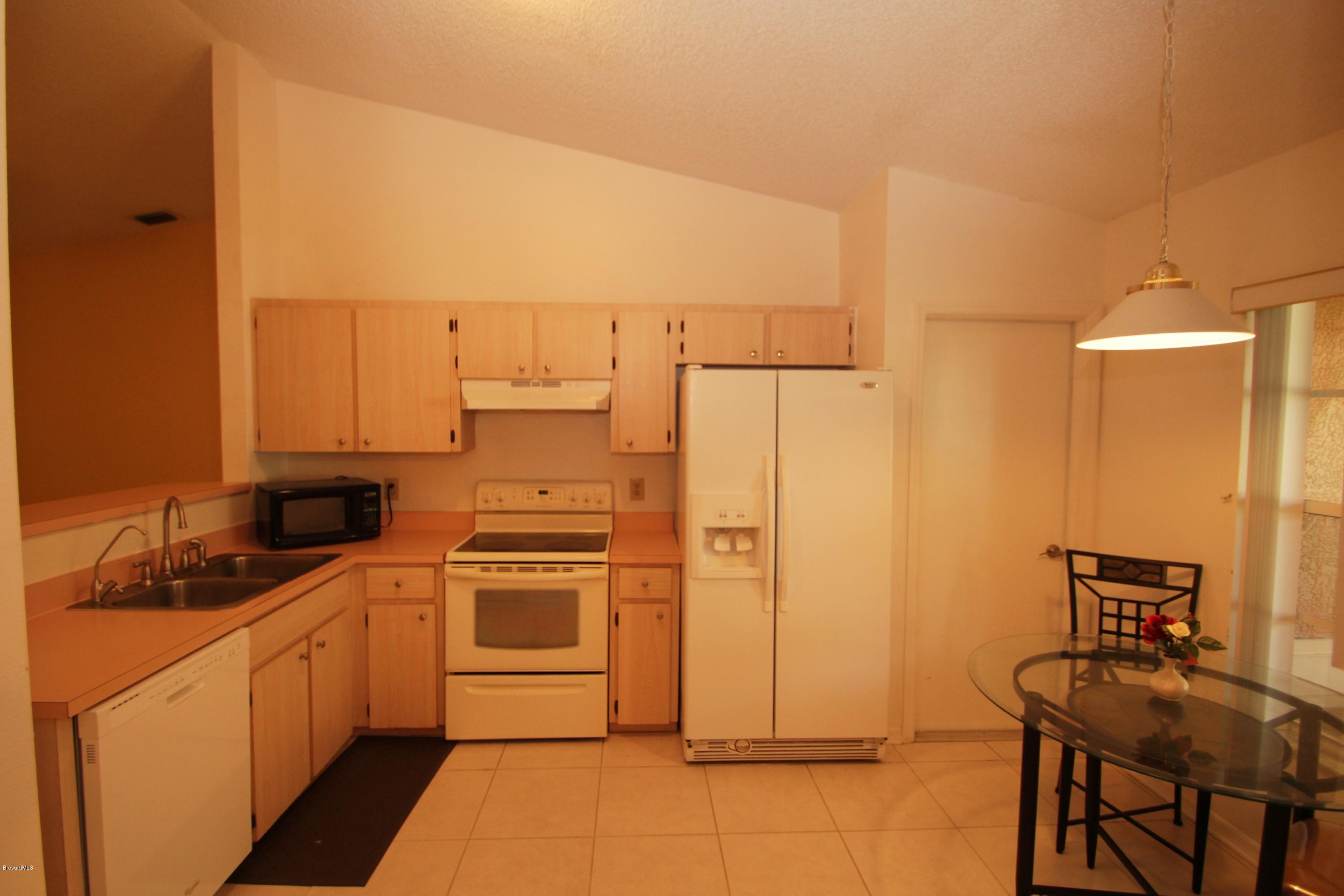 2026 Blue Ridge Avenue Melbourne, FL 32935 - Photo 8 of 24 Kitchen