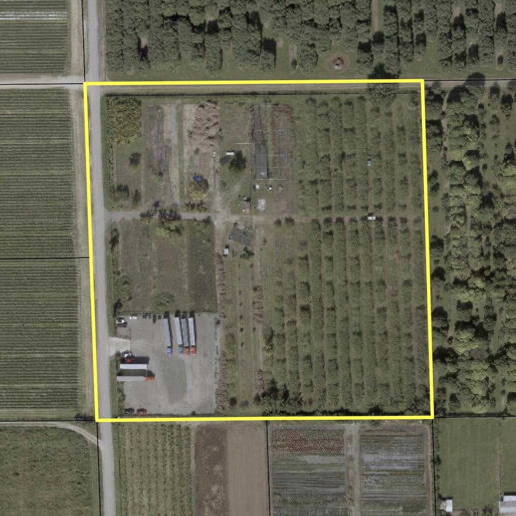 180 Southwest 187th Avenue Miami, FL 33187 - Photo 2 of 27 a bathroom with a shower