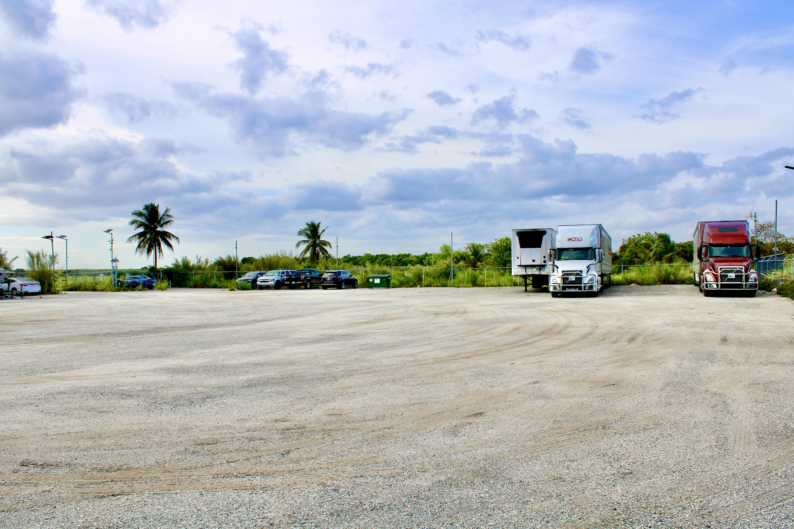 180 Southwest 187th Avenue Miami, FL 33187 - Photo 5 of 27 a view of car parked in city street