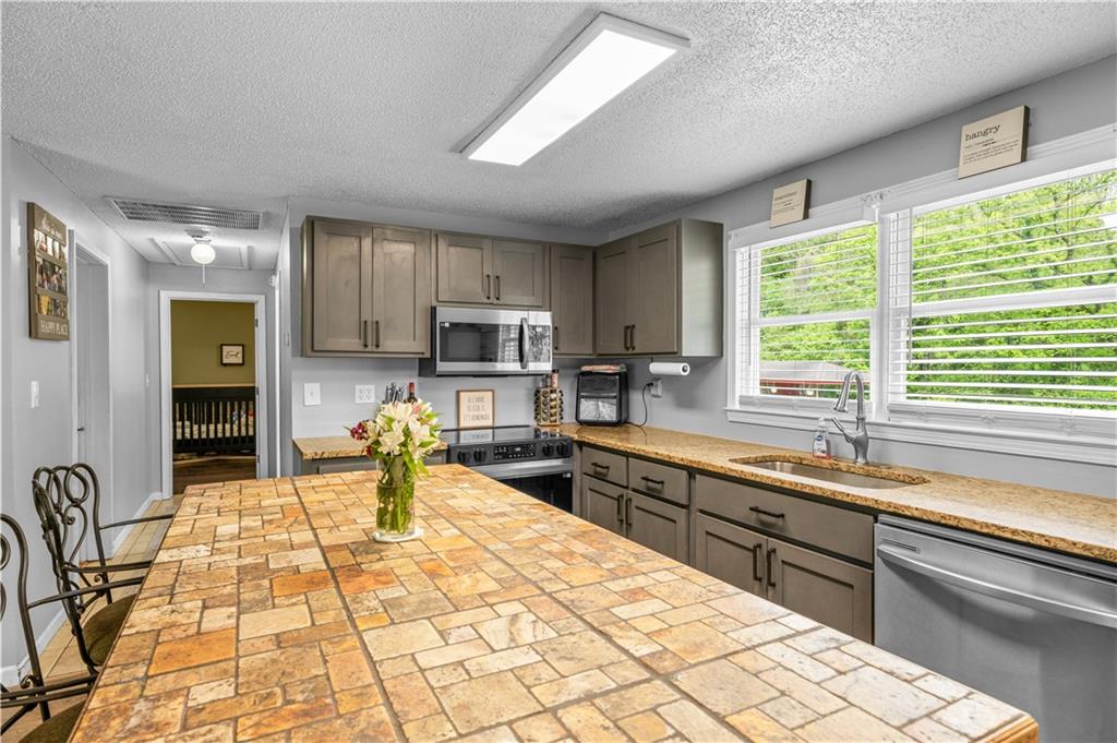 71 Hughes Dairy Road Lindale, GA 30147 - Photo 7 of 18