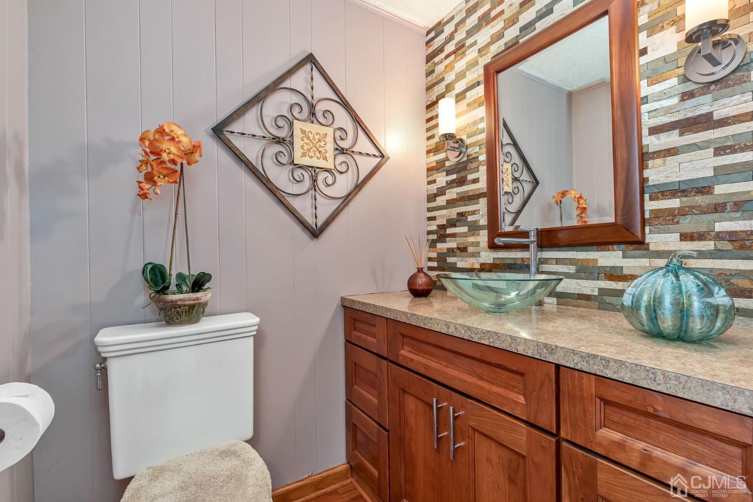 29 Hunt Road Somerset, NJ 08873 - Photo 3 of 41 a bathroom with a toilet sink and mirror