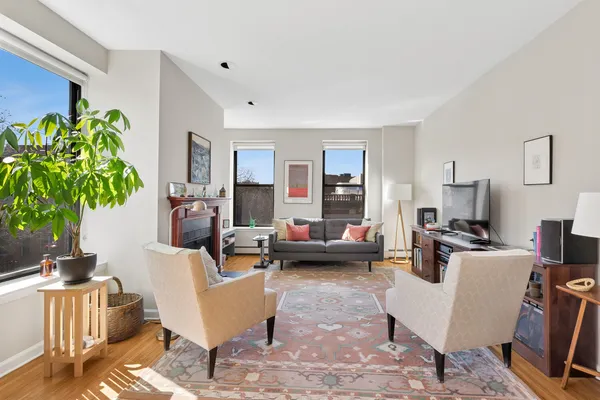 $2,350,000 | 391 Clinton Street, Unit 3A | Carroll Gardens