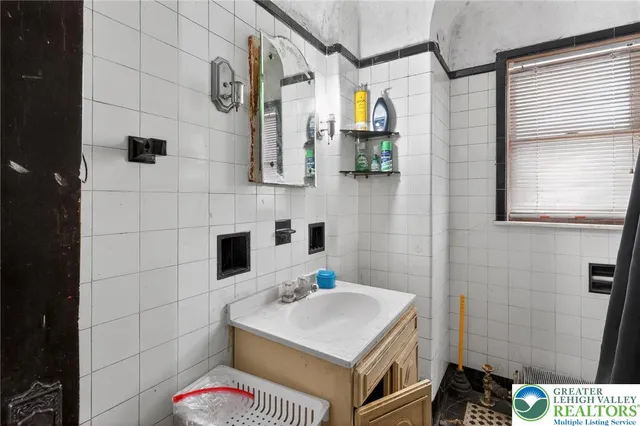 $119,900 | 115 Hull Avenue, Olyphant, PA 18447