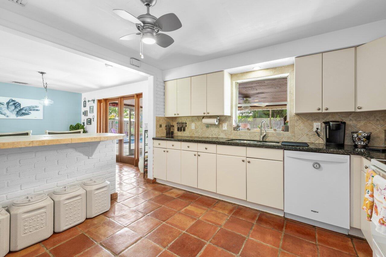 2701 Southwest 4th Street Boynton Beach, FL 33435 - Photo 13 of 38 013-2701Southwest4thStreet-BoyntonBeach-