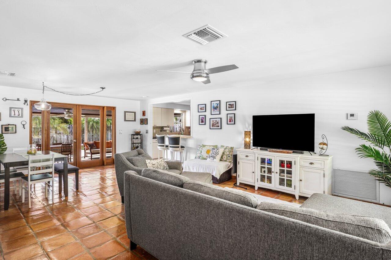 2701 Southwest 4th Street Boynton Beach, FL 33435 - Photo 6 of 38 006-2701Southwest4thStreet-BoyntonBeach-
