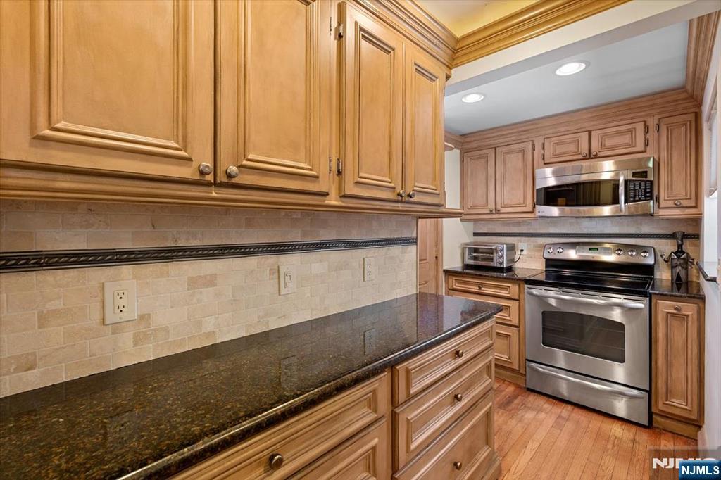 694 Sunset Road Teaneck, NJ 07666 - Photo 10 of 30