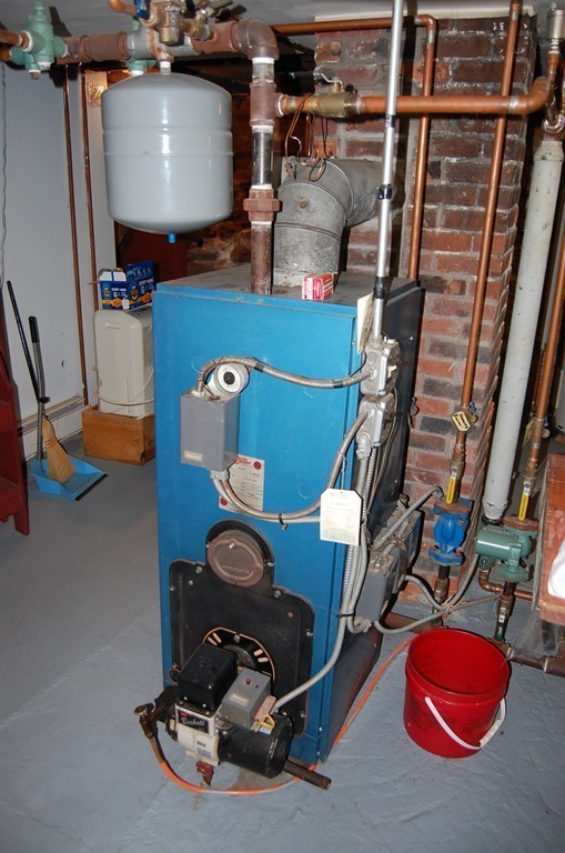 5 Knox Trail Road Warren, MA 01083 - Photo 18 of 28 a room with gym equipment
