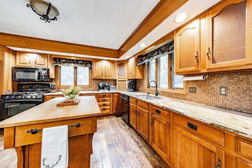 260 Blandford Road Russell, MA 01071 - Photo 11 of 38 Gallery Image 11