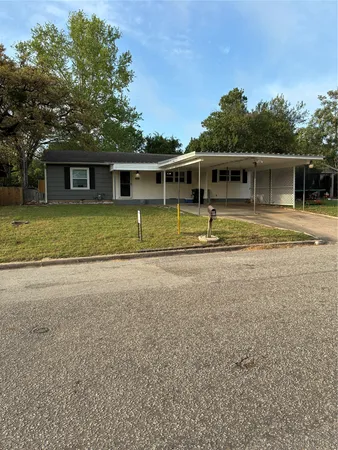 $1,675 | 810 Pecan Street, Teague, TX 75860