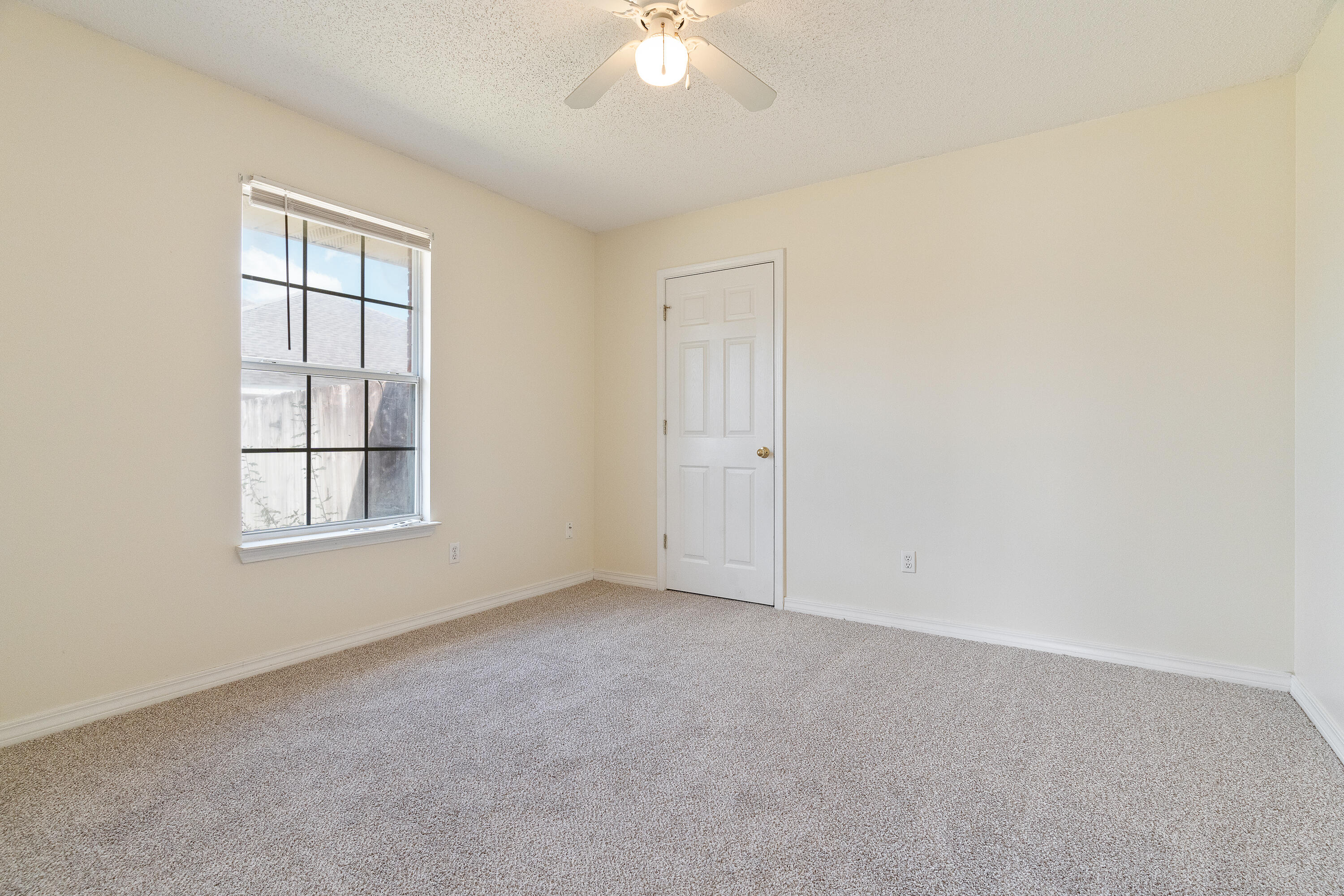 2837 Tamiami Trail Crestview, FL 32539 - Photo 29 of 33 an empty room with a window