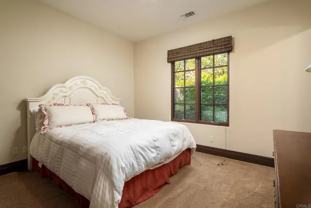 a view of entryway with a outdoor space