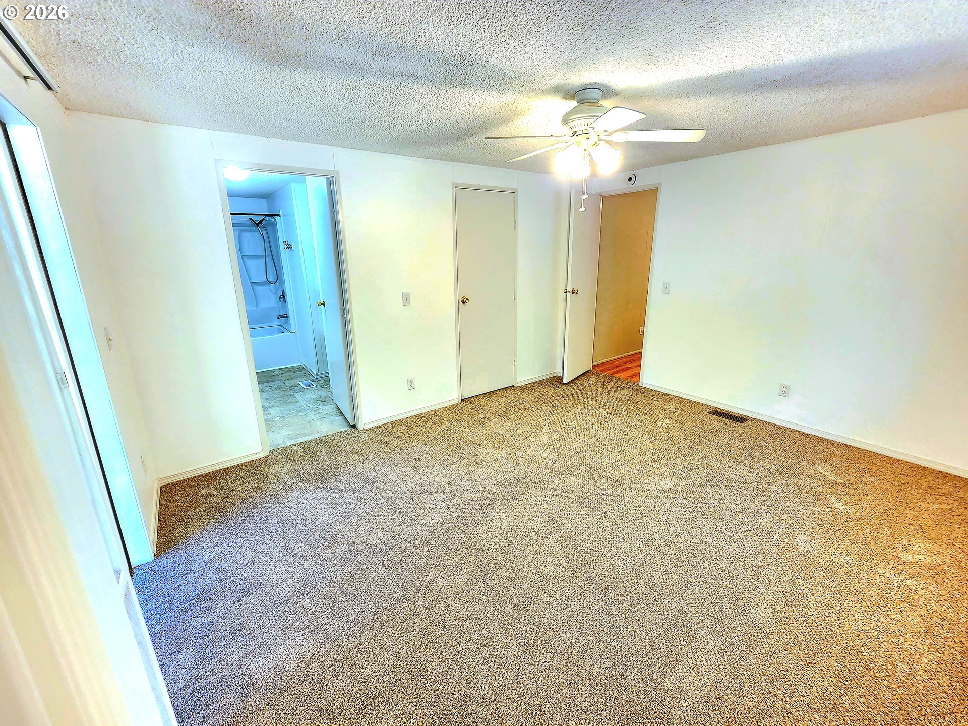 874 South Main Street Canyonville, OR 97417 - Photo 12 of 30 an empty room with a bathroom