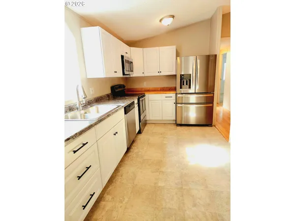 $315,000 | 874 South Main Street, Canyonville, OR 97417