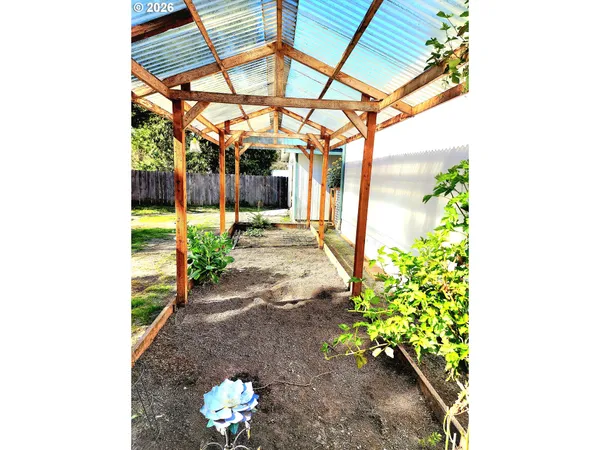 $315,000 | 874 South Main Street, Canyonville, OR 97417
