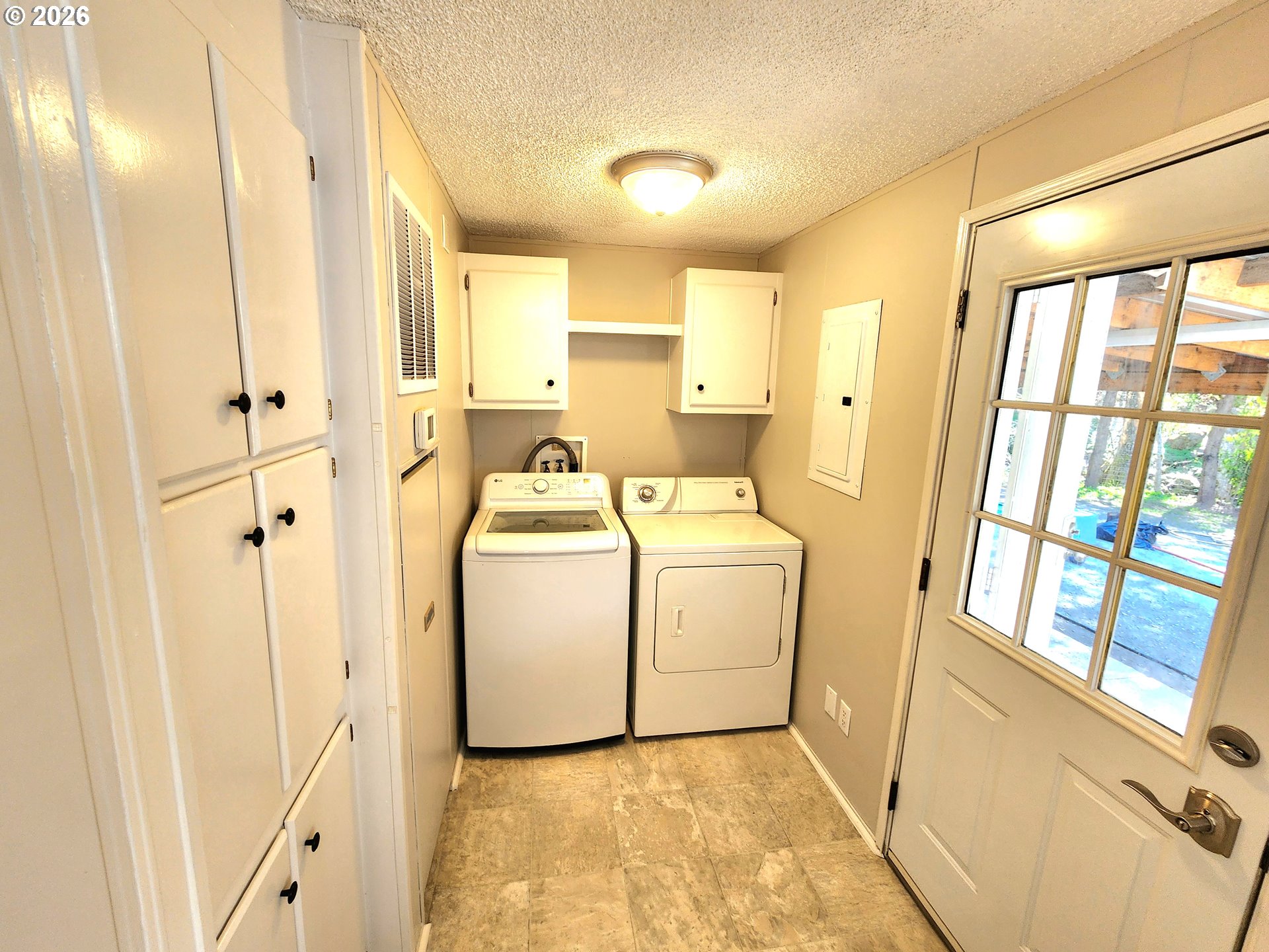 874 South Main Street Canyonville, OR 97417 - Photo 2 of 30 a view of utility room with washer and dryer