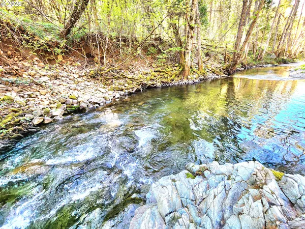 $315,000 | 874 South Main Street, Canyonville, OR 97417