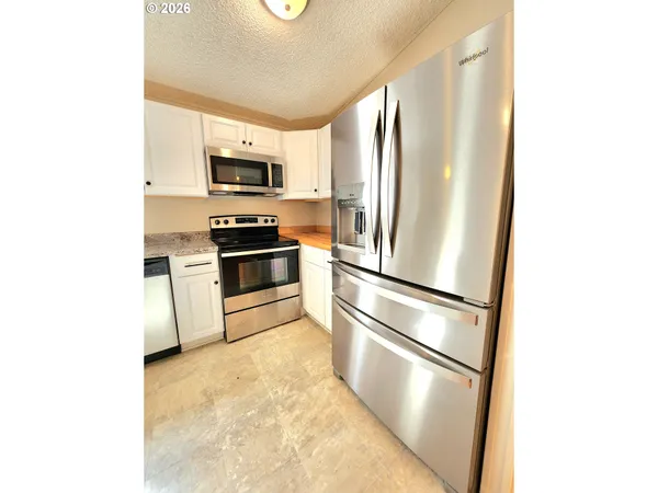 $315,000 | 874 South Main Street, Canyonville, OR 97417