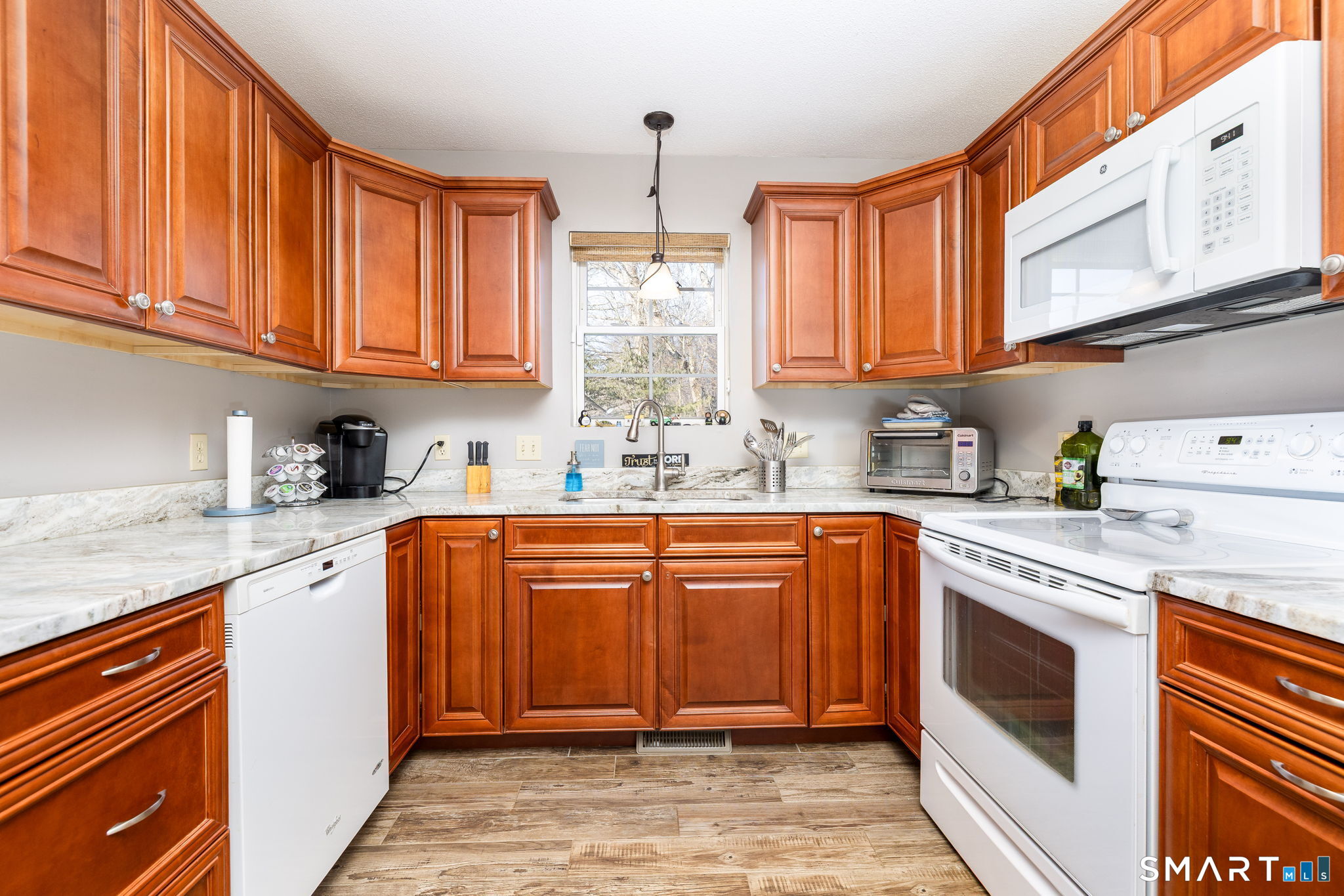 115 Cynrose Place Meriden, CT 06451 - Photo 6 of 34