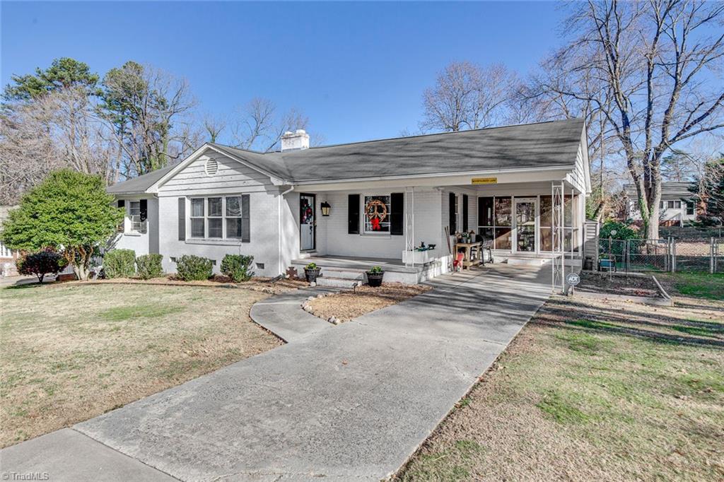 1506 Pinehurst Drive High Point, NC 27262 - Photo 2 of 24