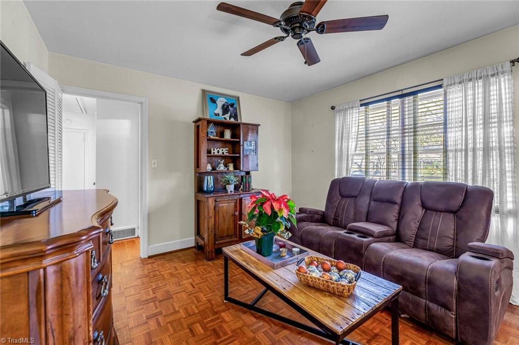 1506 Pinehurst Drive High Point, NC 27262 - Photo 14 of 24