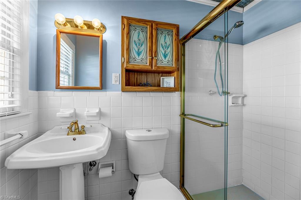 1506 Pinehurst Drive High Point, NC 27262 - Photo 20 of 24