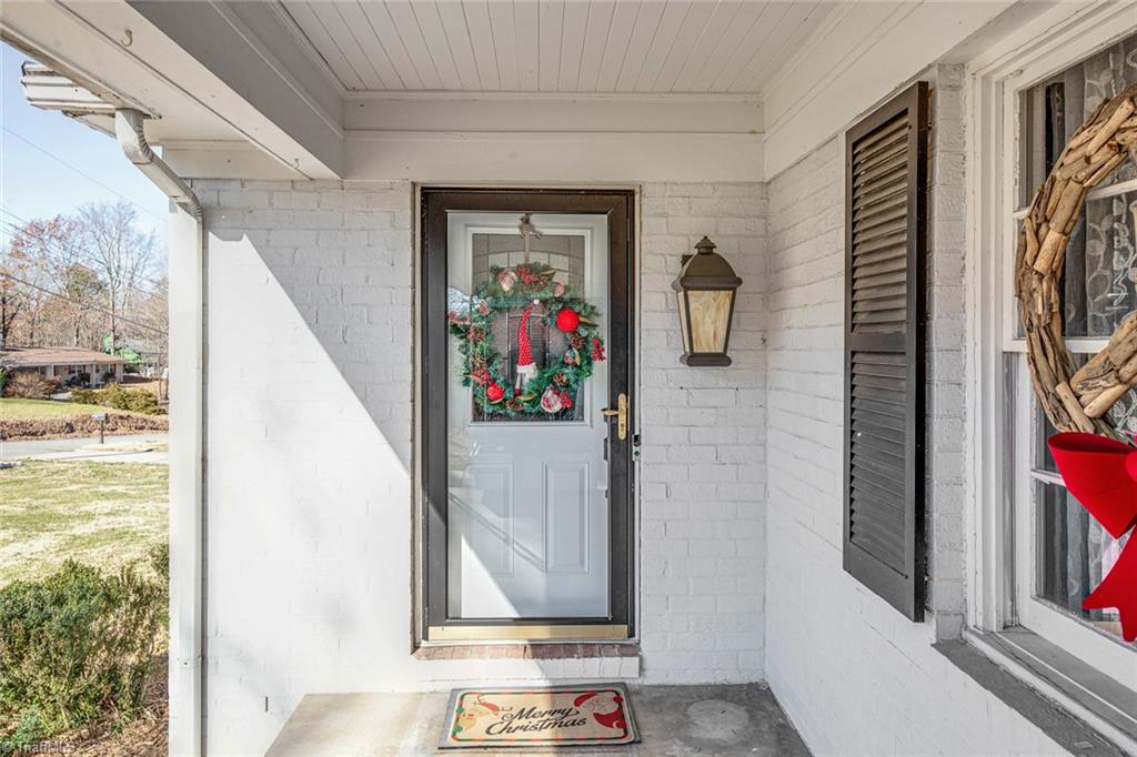 1506 Pinehurst Drive High Point, NC 27262 - Photo 3 of 24