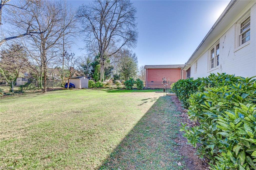 1506 Pinehurst Drive High Point, NC 27262 - Photo 22 of 24